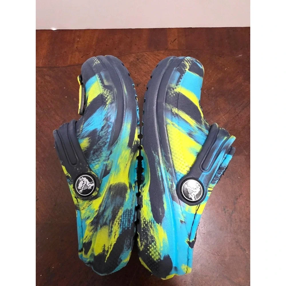Crocs Kids‎ C9 Tie-Dye Clogs Bee Charm & Fuzzy Lined Interior Casual Relax